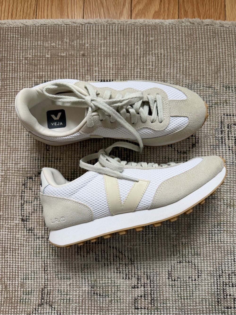 Veja Women’s Rio Low-Top Sneakers, Like New! Size 8